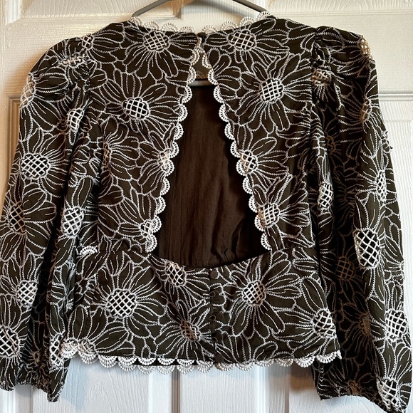 Express women’s top with open back and quarter puff sleeve size XS - Picture 2 of 4